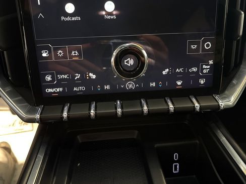 Used 2025 GMC Acadia Elevation image 15