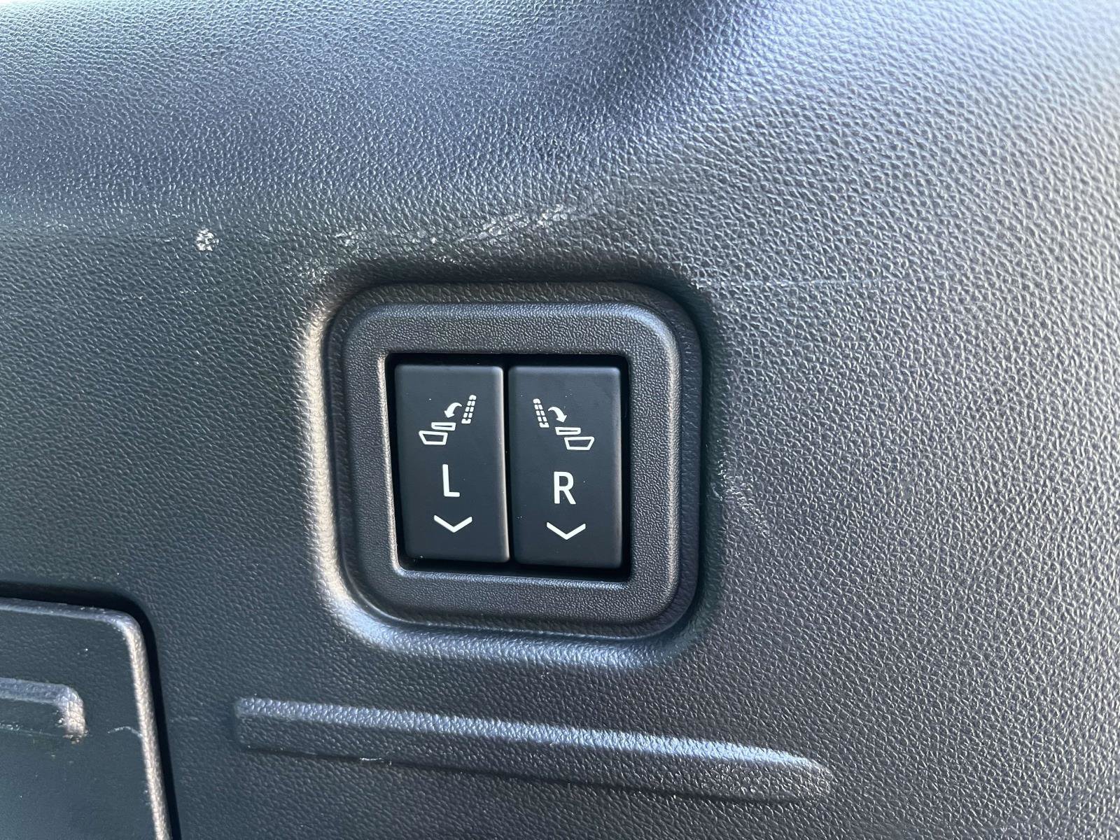 Used 2024 GMC Hummer EV 3X w/ LPO, Illumination Package AWD/4WD image 11