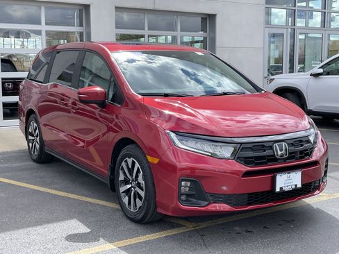 Certified 2026 Honda Odyssey EX-L image 1