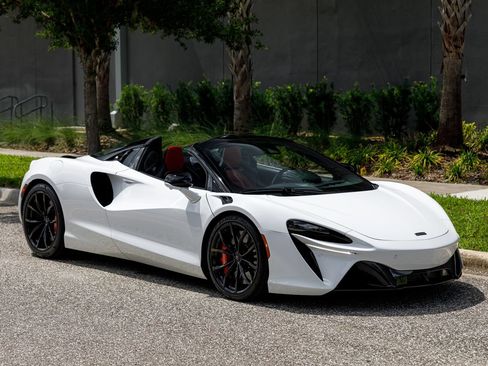 Used 2025 McLaren Artura Spider RWD image 6