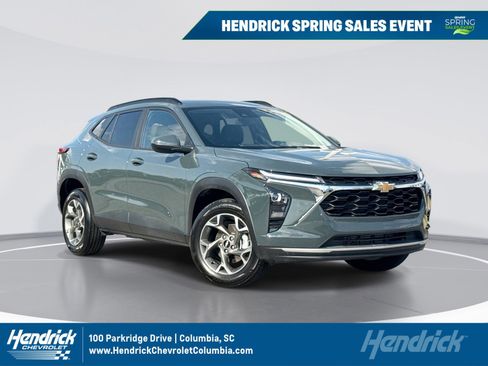 Used 2025 Chevrolet Trax LT w/ Driver Confidence Package image 1
