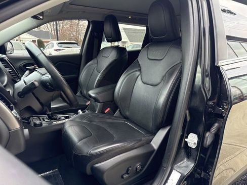 Used 2019 Jeep Cherokee Limited image 10