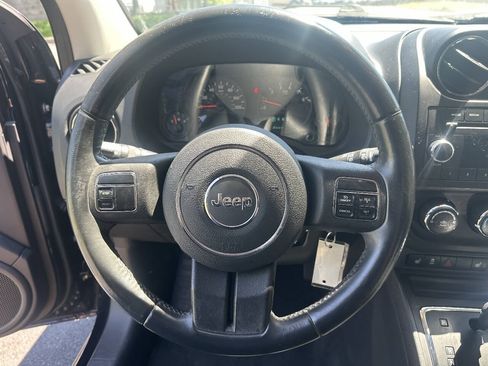 Used 2011 Jeep Compass Latitude AWD/4WD image 17
