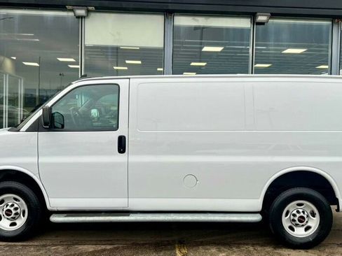 Used 2024 GMC Savana 2500 w/ Driver Convenience Package image 2