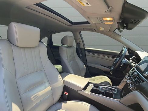 Used 2018 Honda Accord Touring image 28