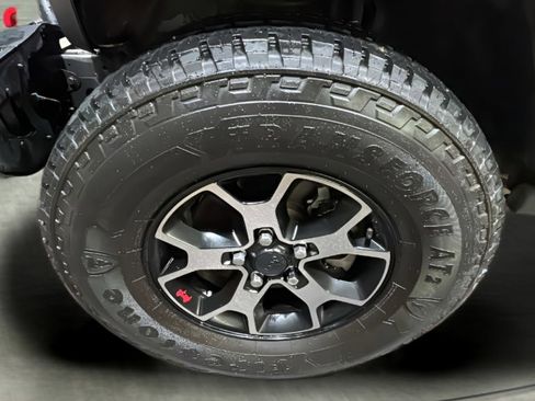 Used 2018 Jeep Wrangler Unlimited Rubicon w/ Dual Top Group image 9