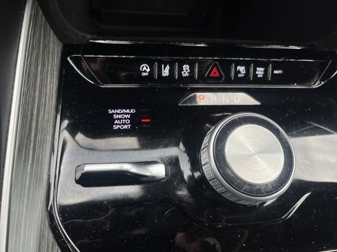 Used 2024 Jeep Wagoneer L Series II w/ Flexible Seating Group image 31