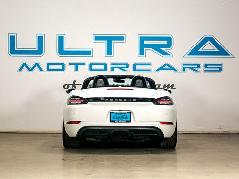 Used 2018 Porsche 718 Boxster S image 16