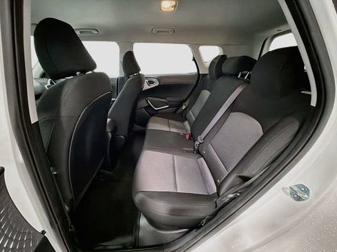 Used 2025 Kia Soul LX w/ LX Technology Package FWD image 21