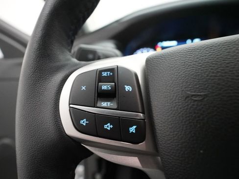 Used 2023 Ford Explorer XLT w/ Equipment Group 202A AWD/4WD image 19