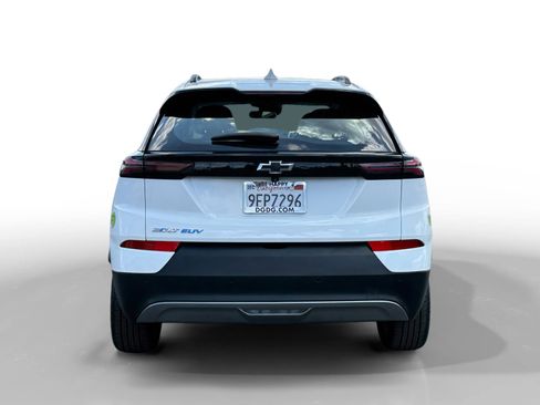 Used 2022 Chevrolet Bolt EUV LT w/ Convenience Package FWD image 4