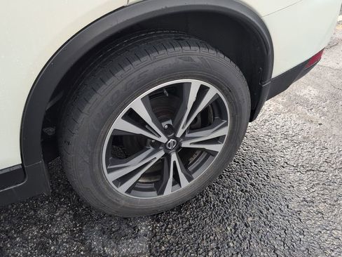 Used 2019 Nissan Rogue SV w/ Sun & Sound Touring Package image 15