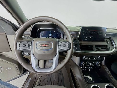 Used 2024 GMC Yukon XL SLT w/ SLT Luxury Package AWD/4WD image 13