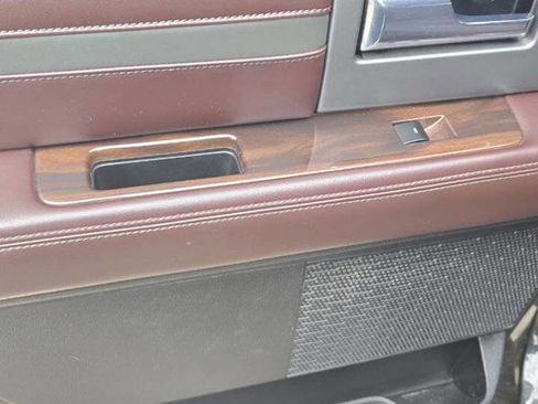 Used 2017 Ford Expedition Platinum image 11