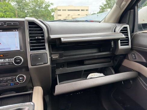 Used 2019 Ford Expedition XLT w/ Equipment Group 202A AWD/4WD image 37
