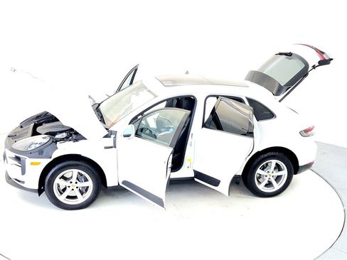 Used 2021 Porsche Macan image 22