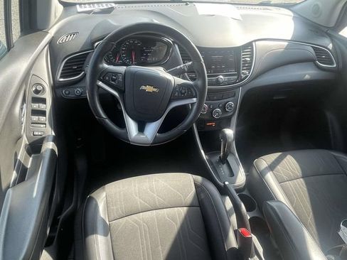 Used 2020 Chevrolet Trax LT w/ LT Convenience Package FWD image 13