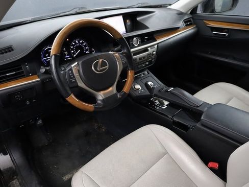 Used 2014 Lexus ES 300h image 10