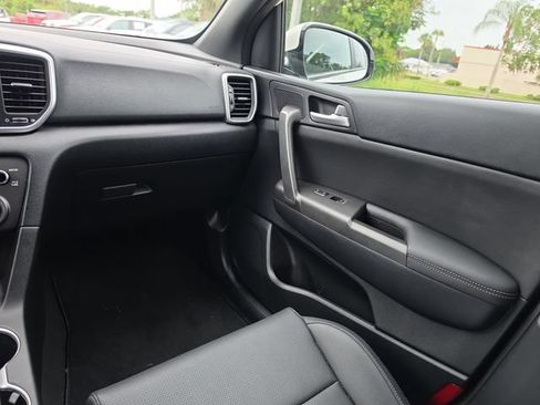 Certified 2022 Kia Sportage Nightfall Edition FWD image 9