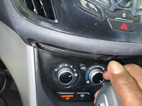 Used 2016 Ford Escape SE image 16