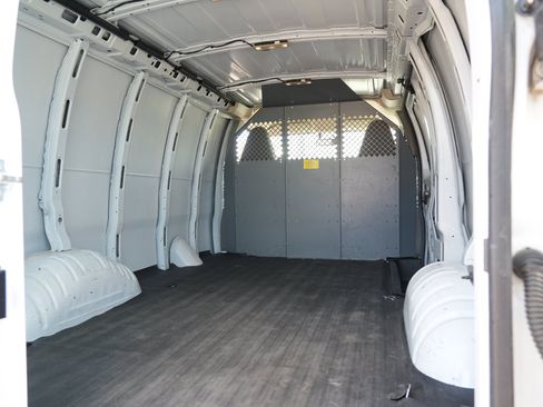 Used 2018 Chevrolet Express 2500 RWD image 15