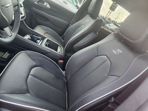 New 2026 Chrysler Pacifica Limited w/ S Appearance Package image 12