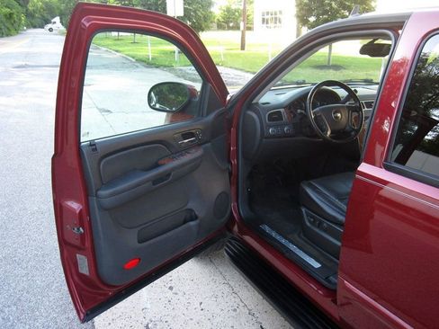 Used 2007 Chevrolet Avalanche LT w/ LT Preferred Equipment Group AWD/4WD image 17