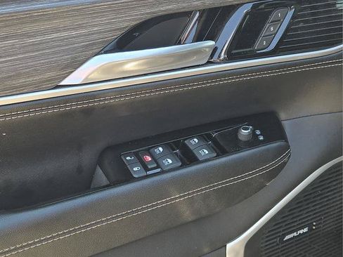 Used 2024 Jeep Wagoneer Series II w/ Flexible Seating Group RWD image 23