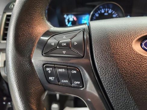Used 2018 Ford Explorer XLT w/ XLT Technology Feature Bundle AWD/4WD image 18