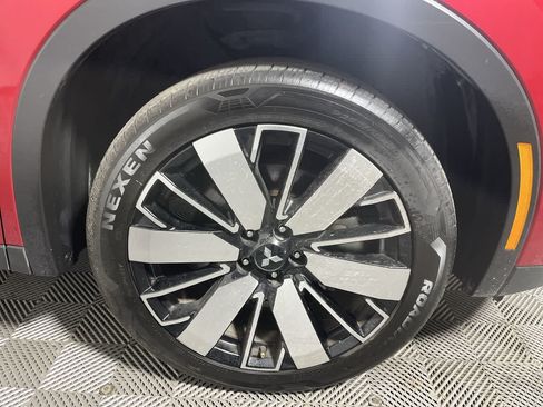 Used 2025 Mitsubishi Outlander AWD image 10