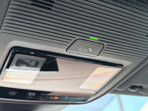 Certified 2025 Volkswagen ID.4 Pro AWD/4WD image 29