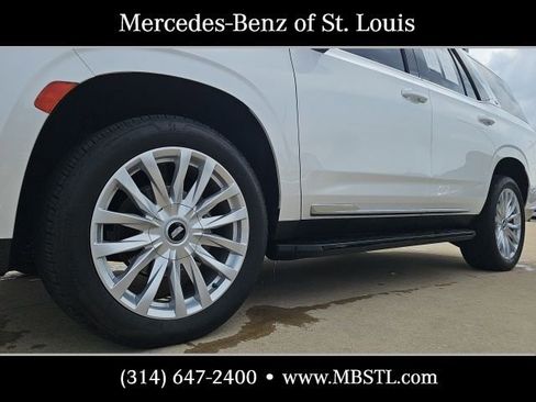 Used 2023 Cadillac Escalade Luxury AWD/4WD image 5