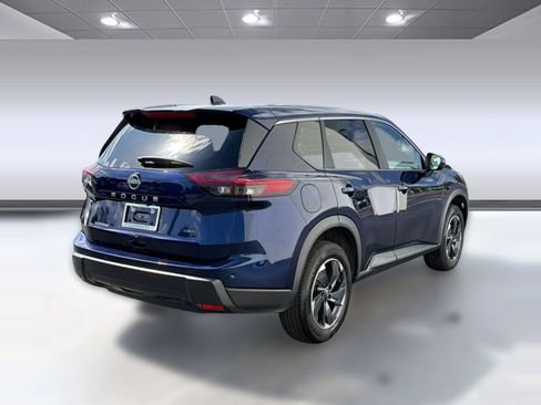 Used 2025 Nissan Rogue SV AWD/4WD image 9