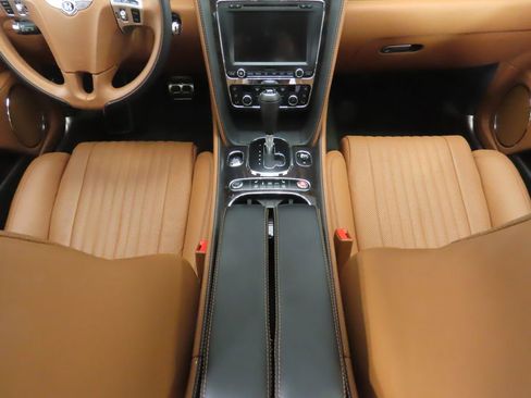 Used 2018 Bentley Flying Spur V8 image 16