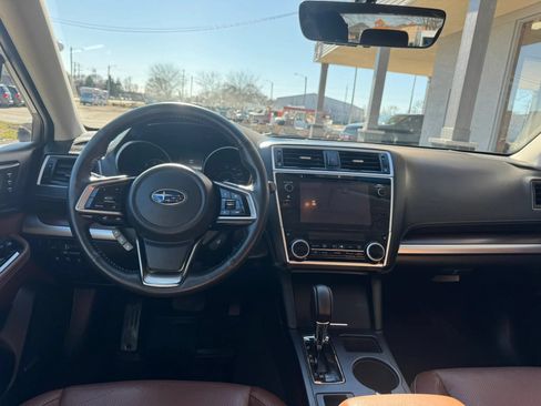 Used 2018 Subaru Outback 3.6R Touring AWD/4WD image 11