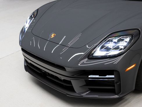 Used 2026 Porsche Panamera image 32