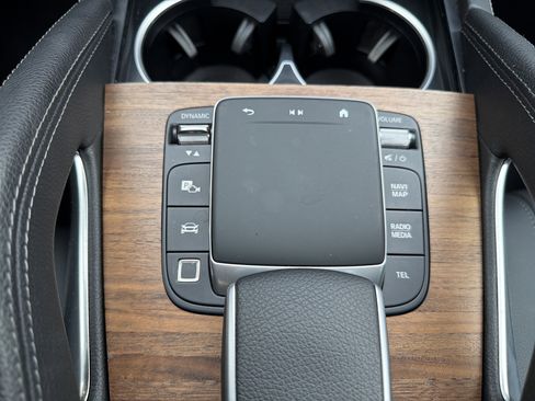 Certified 2025 Mercedes-Benz GLE 450 4MATIC image 17