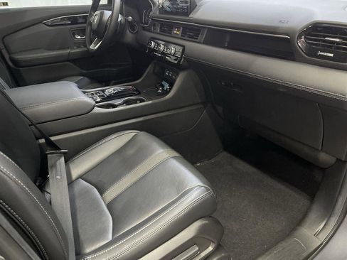 Used 2025 Honda Pilot EX-L image 24