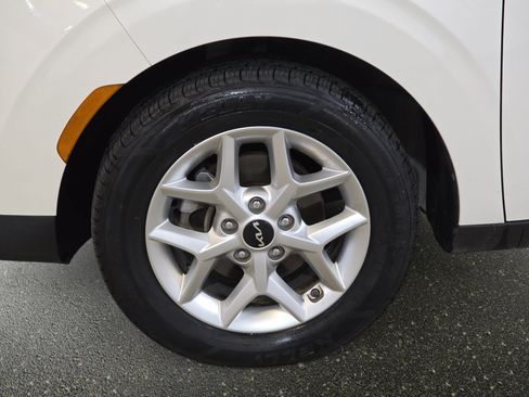 Used 2023 Kia Soul LX w/ LX Technology Package FWD image 30