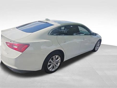 Used 2025 Chevrolet Malibu LT FWD image 3