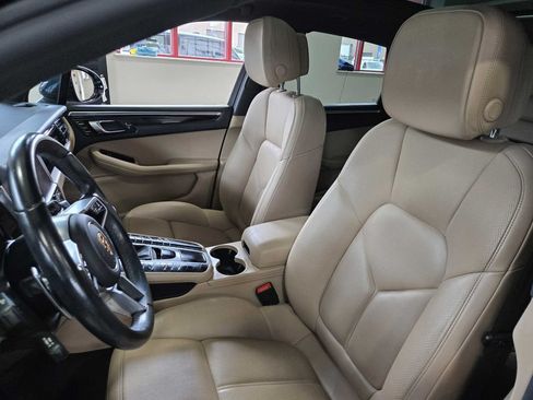 Used 2021 Porsche Macan AWD/4WD image 24