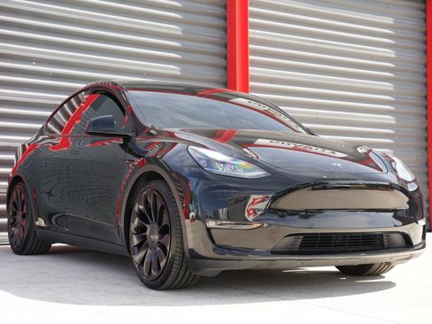 Used 2022 Tesla Model Y Performance image 5