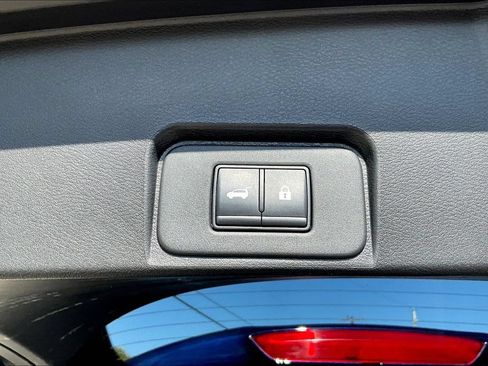 Used 2025 Nissan Rogue SV AWD/4WD image 24