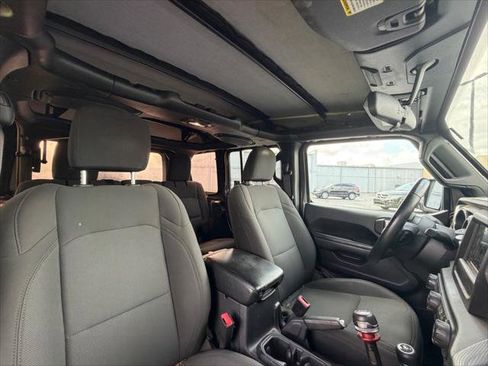 Used 2018 Jeep Wrangler Unlimited Sport S AWD/4WD image 15