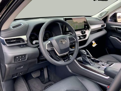 Used 2026 Toyota Highlander Platinum AWD/4WD image 17