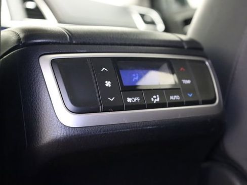 Used 2014 Toyota Highlander XLE AWD/4WD image 29