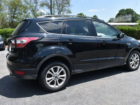 Used 2018 Ford Escape SE w/ SE Sync 3 Package FWD image 2