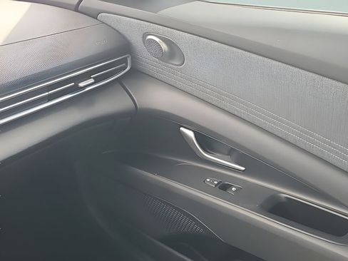 Used 2025 Hyundai Elantra Limited FWD image 13