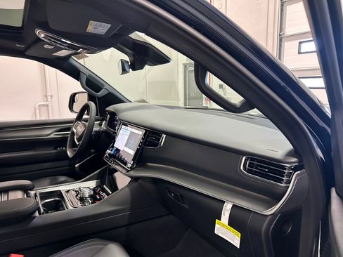 New 2026 Jeep Grand Wagoneer Limited AWD/4WD image 36