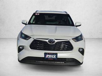 Used 2023 Toyota Highlander XLE video 2